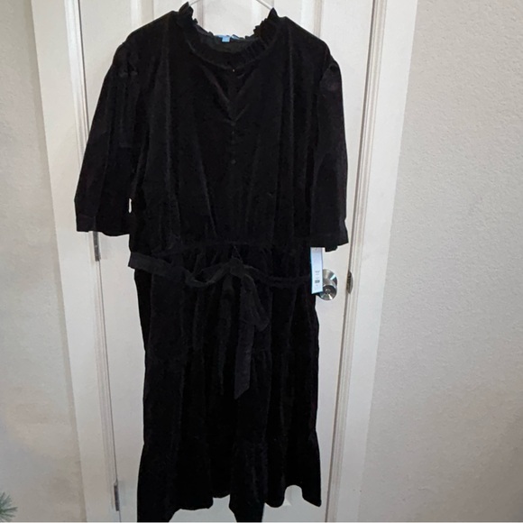 Draper James Dresses & Skirts - Draper James Black Midi Dress Size 3X NWT‎ Tiered Skirt Ruffled Neck